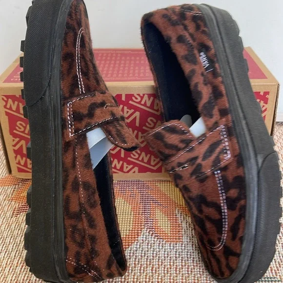 Van’s WMNS Style 53
Leopard Brown/Black
VN000CQPY49
Sneakers - Picture 11 of 16